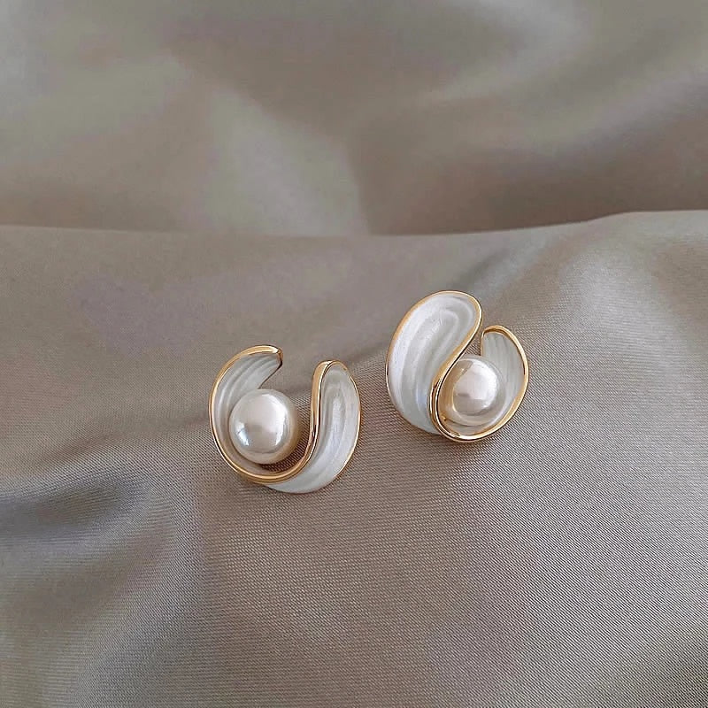 Aretes de Lujo con Ópalo Blanco y Perla en Oro