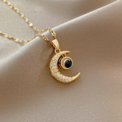 Collar de Luna con Piedra Oscura con Circonitas en Oro